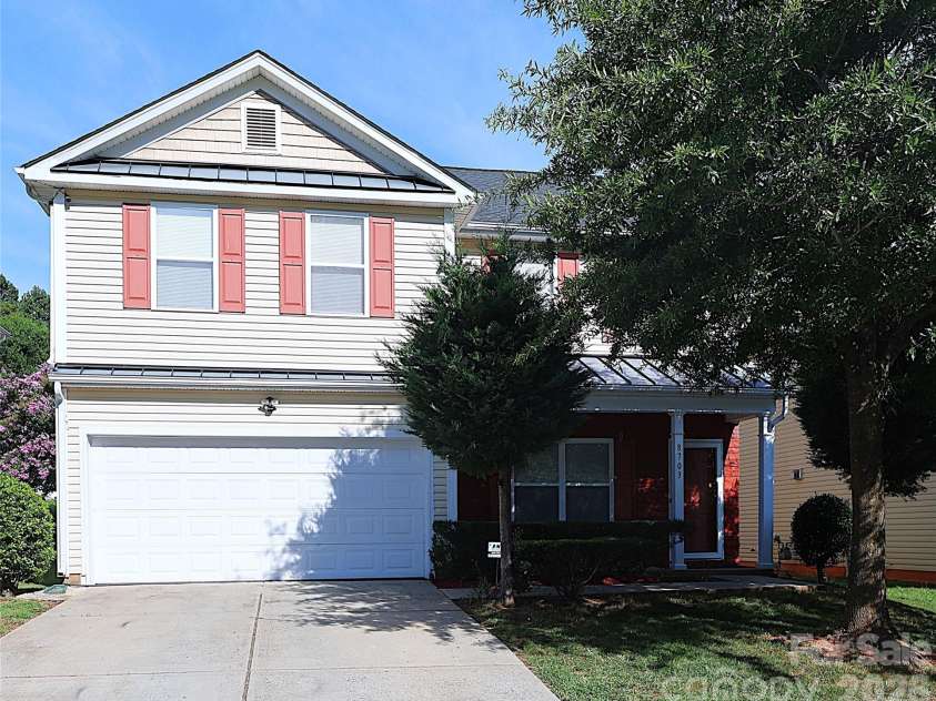 8703 Earthenware Drive, Charlotte, NC 28269.  MLS# CAR4402964, YatesRealty ID 36657. 