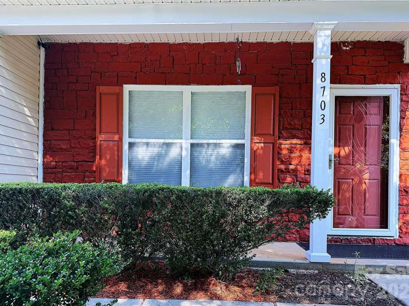 8703 Earthenware Drive, Charlotte, NC 28269.  MLS# CAR4402964, YatesRealty ID 36657. 