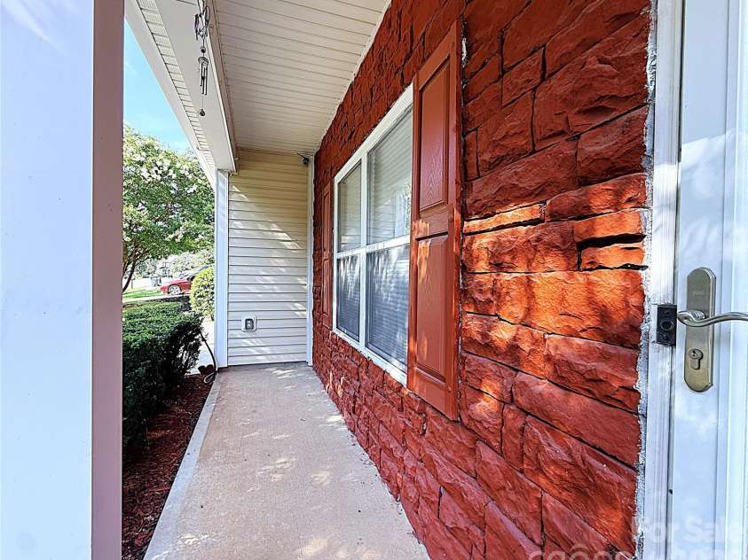 8703 Earthenware Drive, Charlotte, NC 28269.  MLS# CAR4402964, YatesRealty ID 36657. 