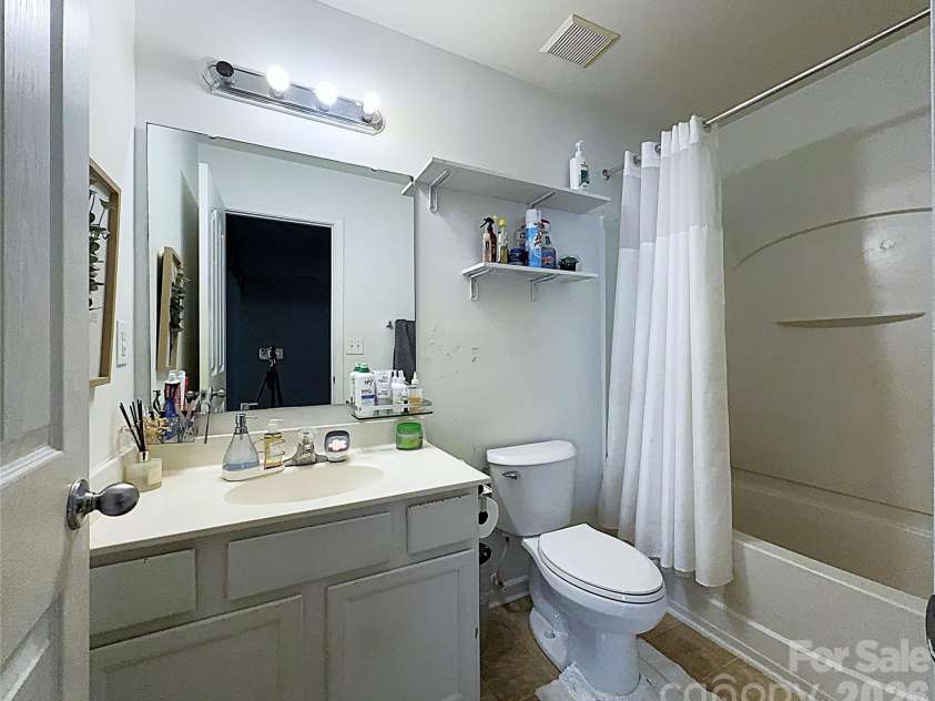8703 Earthenware Drive, Charlotte, NC 28269.  MLS# CAR4402964, YatesRealty ID 36657. 