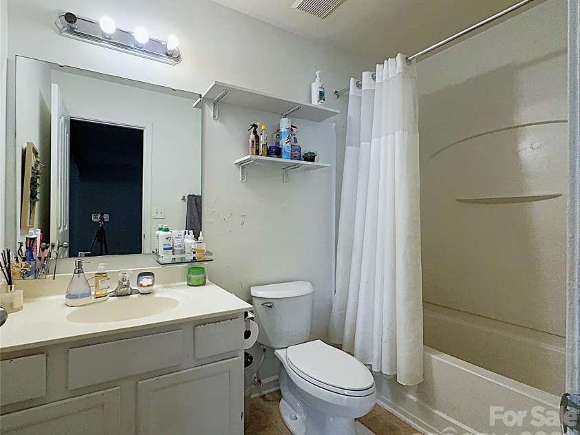 8703 Earthenware Drive, Charlotte, NC 28269.  MLS# CAR4402964, YatesRealty ID 36657. 