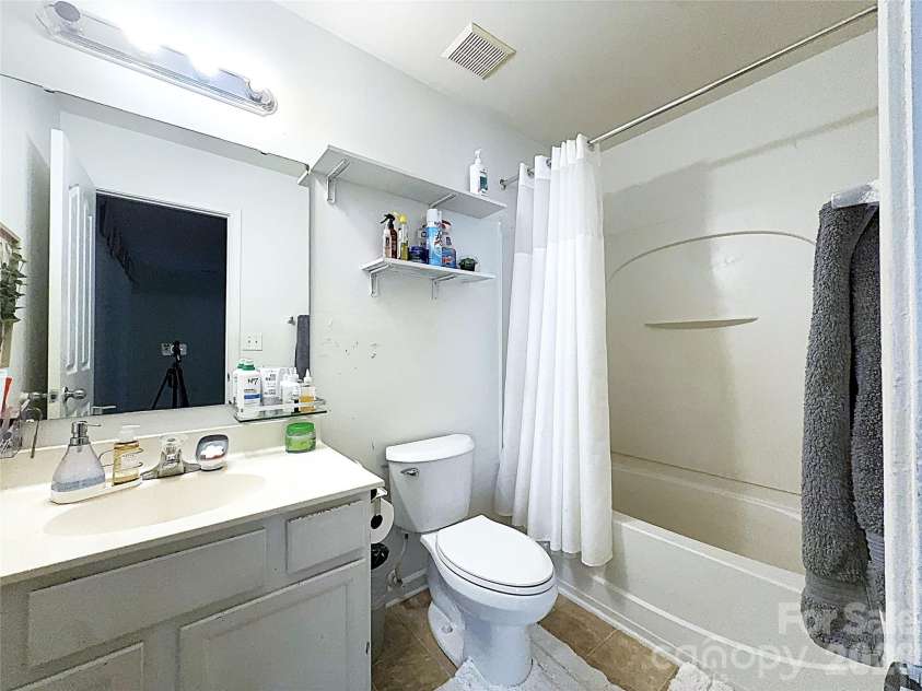 8703 Earthenware Drive, Charlotte, NC 28269.  MLS# CAR4402964, YatesRealty ID 36657. 