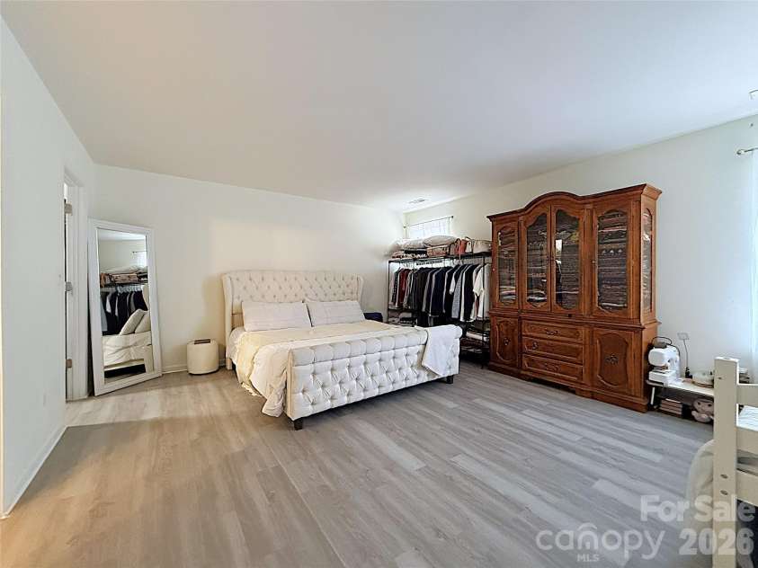 8703 Earthenware Drive, Charlotte, NC 28269.  MLS# CAR4402964, YatesRealty ID 36657. 
