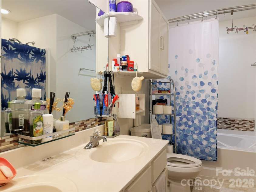 8703 Earthenware Drive, Charlotte, NC 28269.  MLS# CAR4402964, YatesRealty ID 36657. 