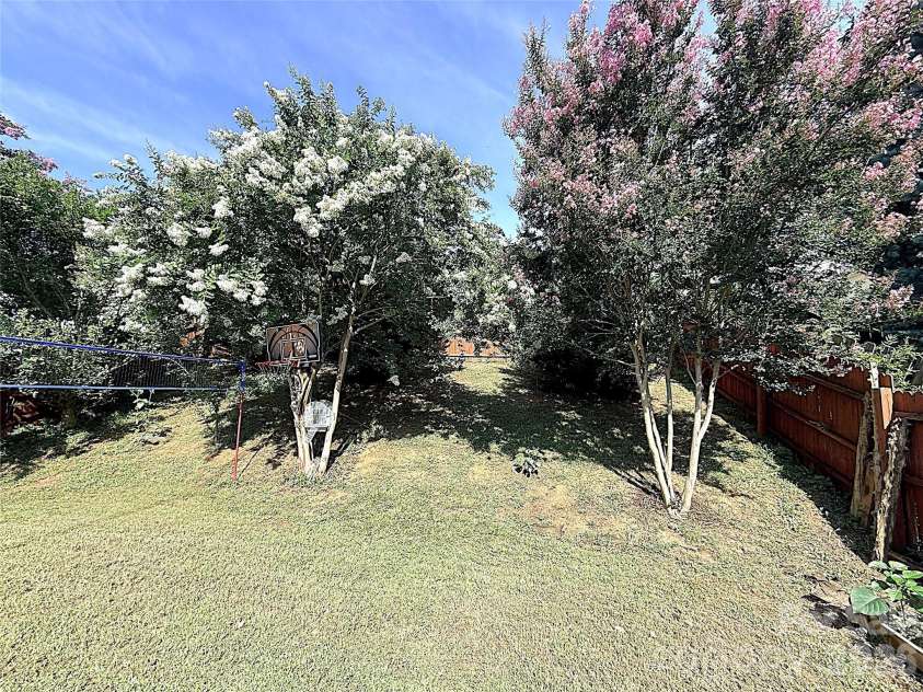 8703 Earthenware Drive, Charlotte, NC 28269.  MLS# CAR4402964, YatesRealty ID 36657. 