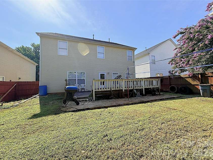 8703 Earthenware Drive, Charlotte, NC 28269.  MLS# CAR4402964, YatesRealty ID 36657. 