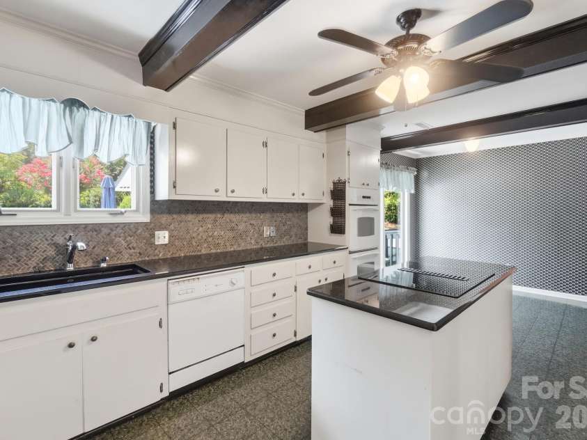 1507 Heatherloch Drive, Gastonia, NC 28054.  MLS# CAR4402680, YatesRealty ID 36658. 