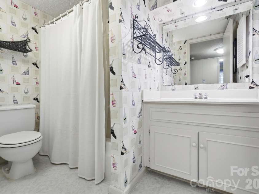1507 Heatherloch Drive, Gastonia, NC 28054.  MLS# CAR4402680, YatesRealty ID 36658. Lower Level Bath 1