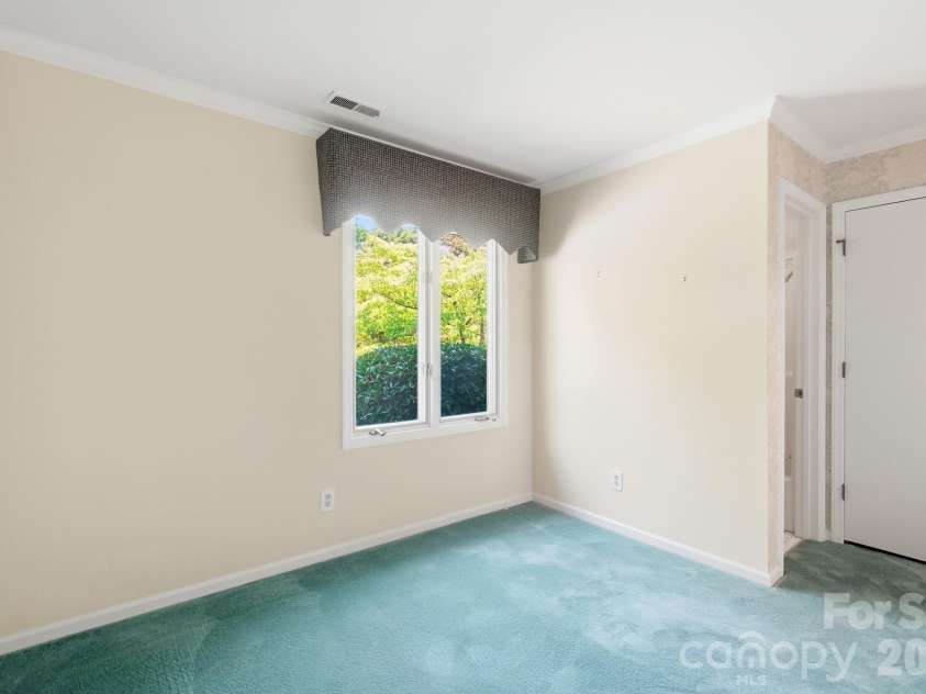 1507 Heatherloch Drive, Gastonia, NC 28054.  MLS# CAR4402680, YatesRealty ID 36658. Main Level Bedroom