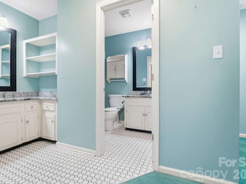 1507 Heatherloch Drive, Gastonia, NC 28054.  MLS# CAR4402680, YatesRealty ID 36658. Primary Bath