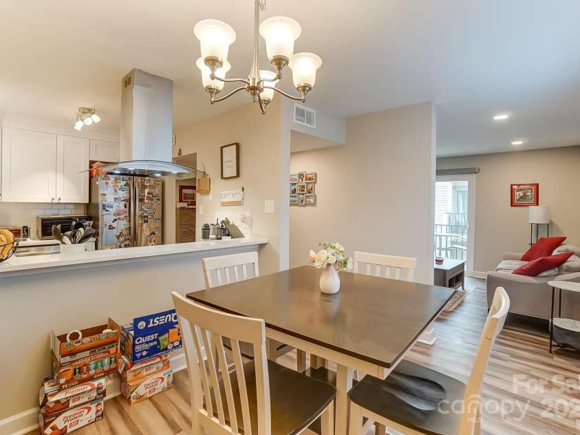 1605 Merry Oaks Road, Charlotte, NC 28205.  MLS# CAR4218519, YatesRealty ID 3666. 