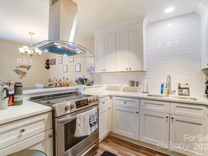 1605 Merry Oaks Road, Charlotte, NC 28205.  MLS# CAR4218519, YatesRealty ID 3666. 