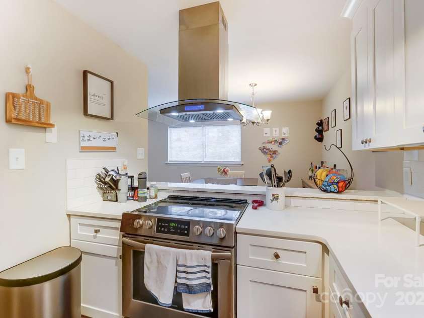 1605 Merry Oaks Road, Charlotte, NC 28205.  MLS# CAR4218519, YatesRealty ID 3666. 