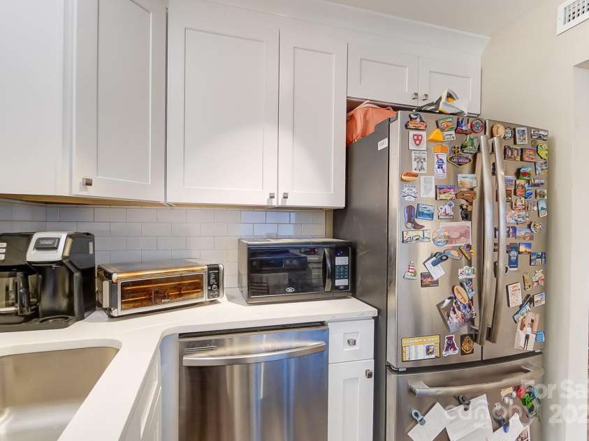 1605 Merry Oaks Road, Charlotte, NC 28205.  MLS# CAR4218519, YatesRealty ID 3666. 