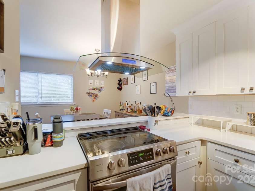 1605 Merry Oaks Road, Charlotte, NC 28205.  MLS# CAR4218519, YatesRealty ID 3666. 