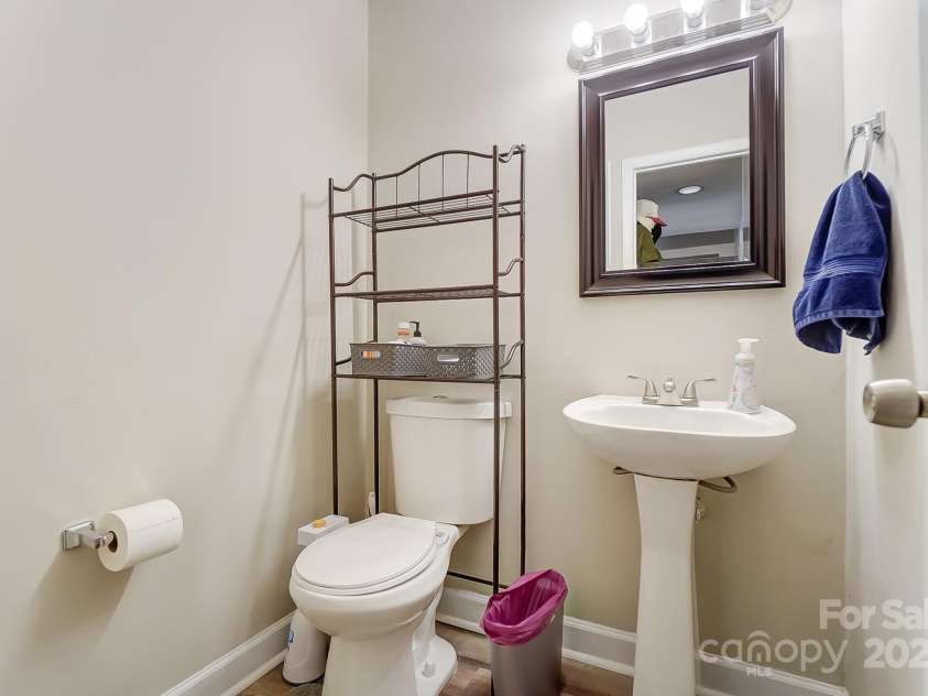 1605 Merry Oaks Road, Charlotte, NC 28205.  MLS# CAR4218519, YatesRealty ID 3666. 