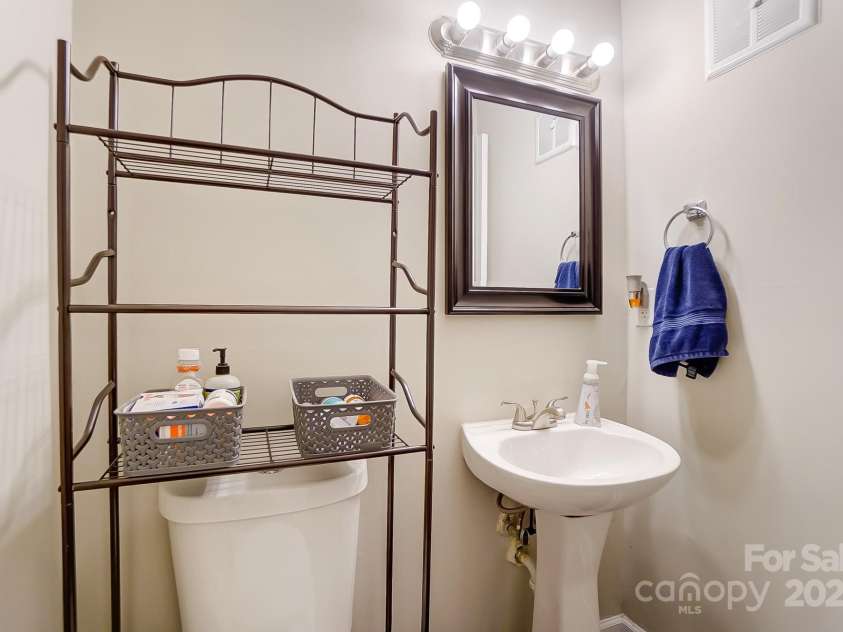 1605 Merry Oaks Road, Charlotte, NC 28205.  MLS# CAR4218519, YatesRealty ID 3666. 