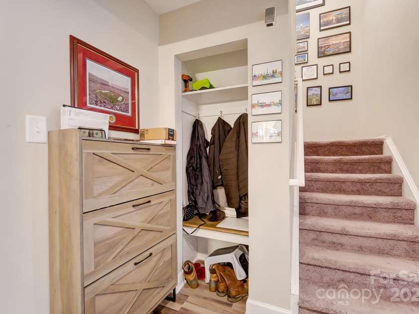 1605 Merry Oaks Road, Charlotte, NC 28205.  MLS# CAR4218519, YatesRealty ID 3666. 