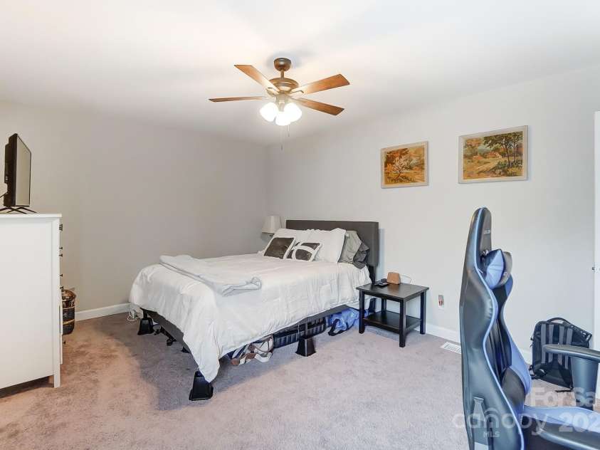 1605 Merry Oaks Road, Charlotte, NC 28205.  MLS# CAR4218519, YatesRealty ID 3666. 