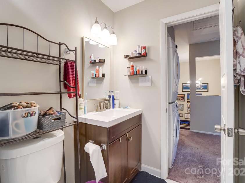 1605 Merry Oaks Road, Charlotte, NC 28205.  MLS# CAR4218519, YatesRealty ID 3666. 