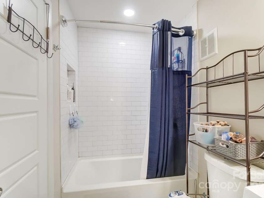 1605 Merry Oaks Road, Charlotte, NC 28205.  MLS# CAR4218519, YatesRealty ID 3666. 