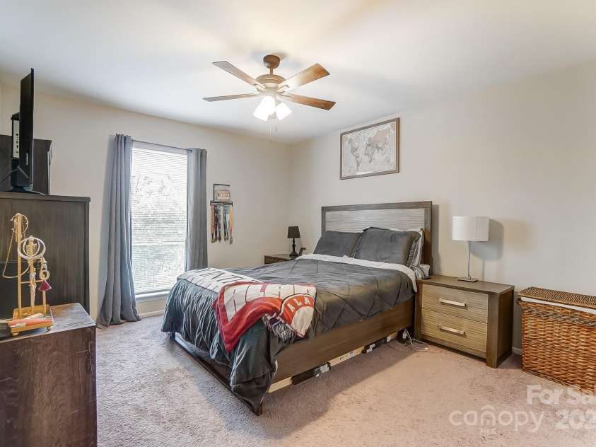 1605 Merry Oaks Road, Charlotte, NC 28205.  MLS# CAR4218519, YatesRealty ID 3666. 