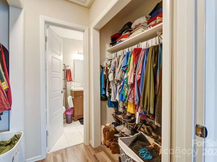 1605 Merry Oaks Road, Charlotte, NC 28205.  MLS# CAR4218519, YatesRealty ID 3666. 