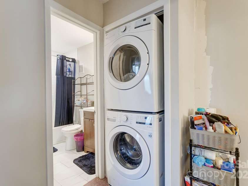 1605 Merry Oaks Road, Charlotte, NC 28205.  MLS# CAR4218519, YatesRealty ID 3666. 