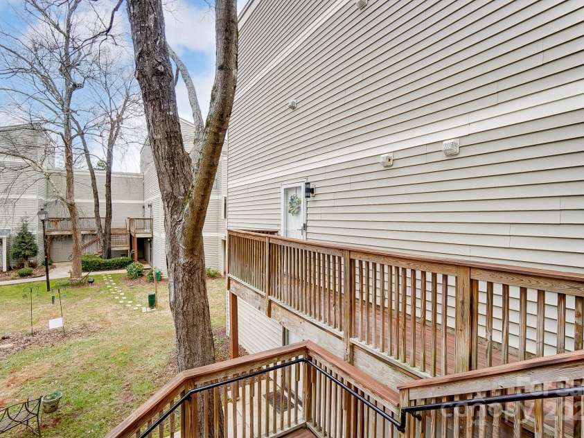 1605 Merry Oaks Road, Charlotte, NC 28205.  MLS# CAR4218519, YatesRealty ID 3666. 