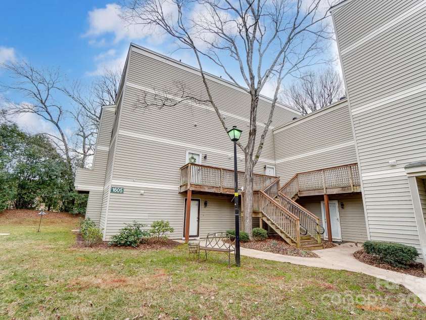 1605 Merry Oaks Road, Charlotte, NC 28205.  MLS# CAR4218519, YatesRealty ID 3666. 
