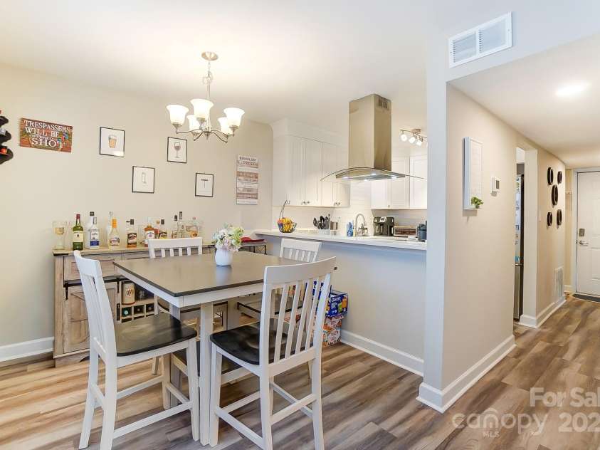 1605 Merry Oaks Road, Charlotte, NC 28205.  MLS# CAR4218519, YatesRealty ID 3666. 