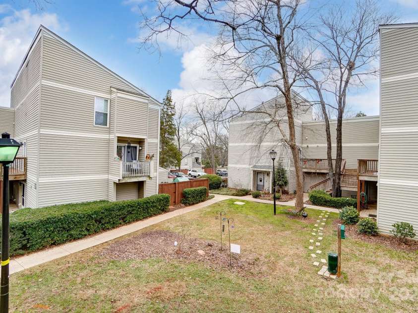 1605 Merry Oaks Road, Charlotte, NC 28205.  MLS# CAR4218519, YatesRealty ID 3666. 