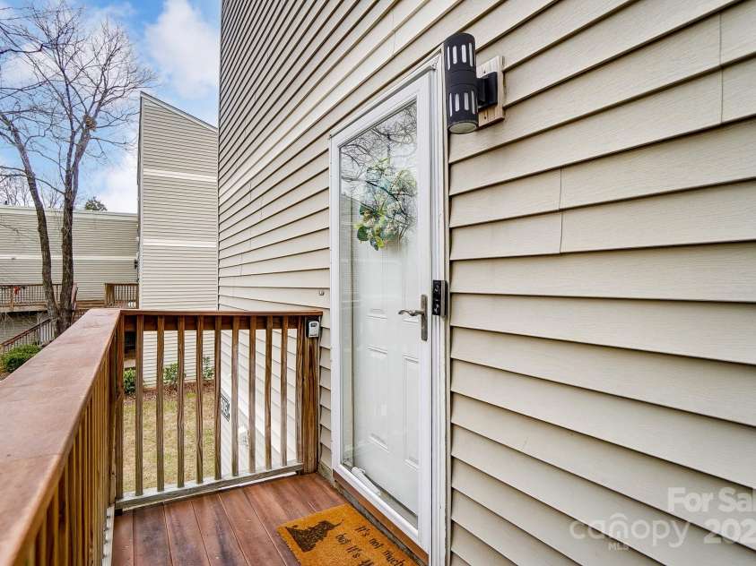 1605 Merry Oaks Road, Charlotte, NC 28205.  MLS# CAR4218519, YatesRealty ID 3666. 