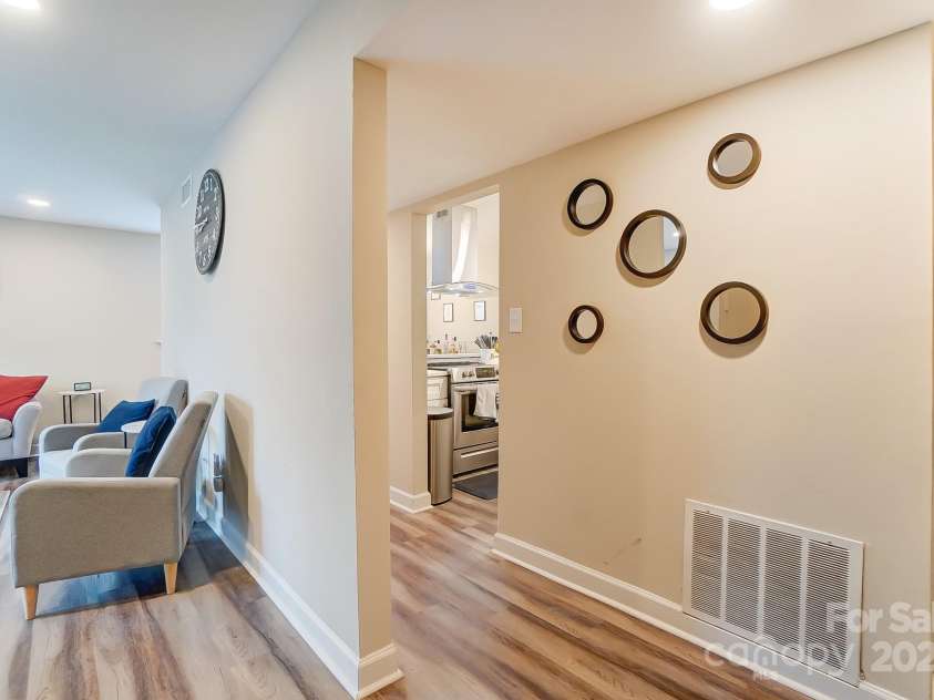 1605 Merry Oaks Road, Charlotte, NC 28205.  MLS# CAR4218519, YatesRealty ID 3666. 