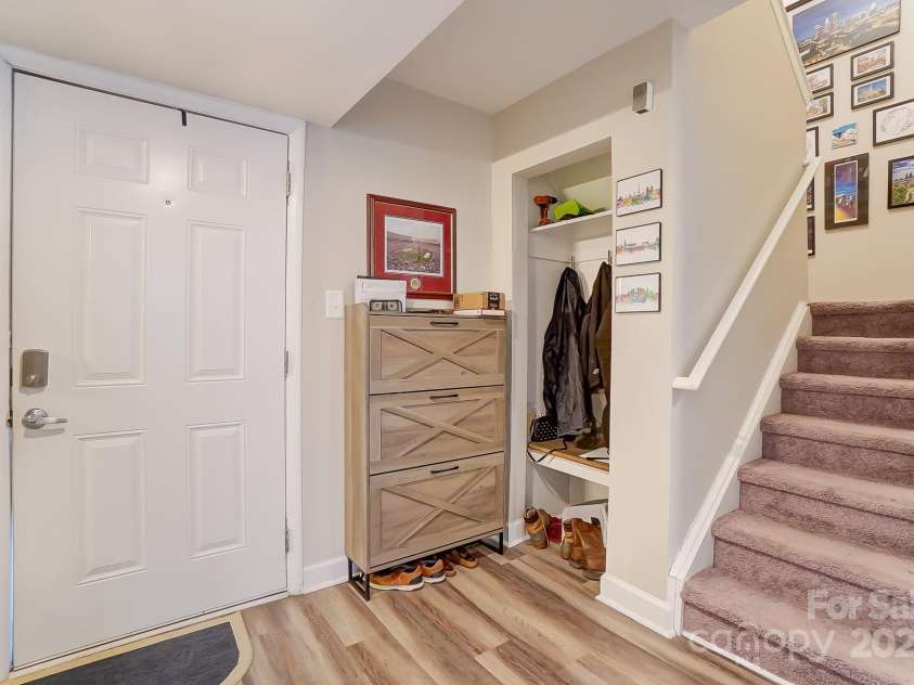 1605 Merry Oaks Road, Charlotte, NC 28205.  MLS# CAR4218519, YatesRealty ID 3666. 