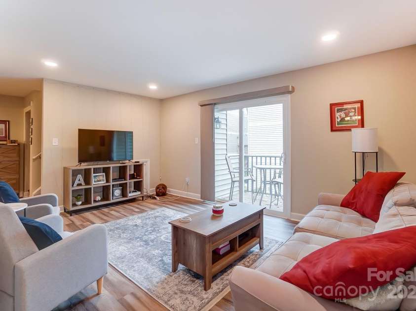 1605 Merry Oaks Road, Charlotte, NC 28205.  MLS# CAR4218519, YatesRealty ID 3666. 