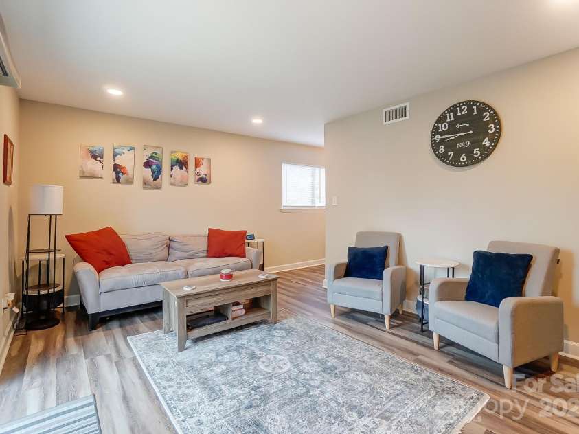 1605 Merry Oaks Road, Charlotte, NC 28205.  MLS# CAR4218519, YatesRealty ID 3666. 