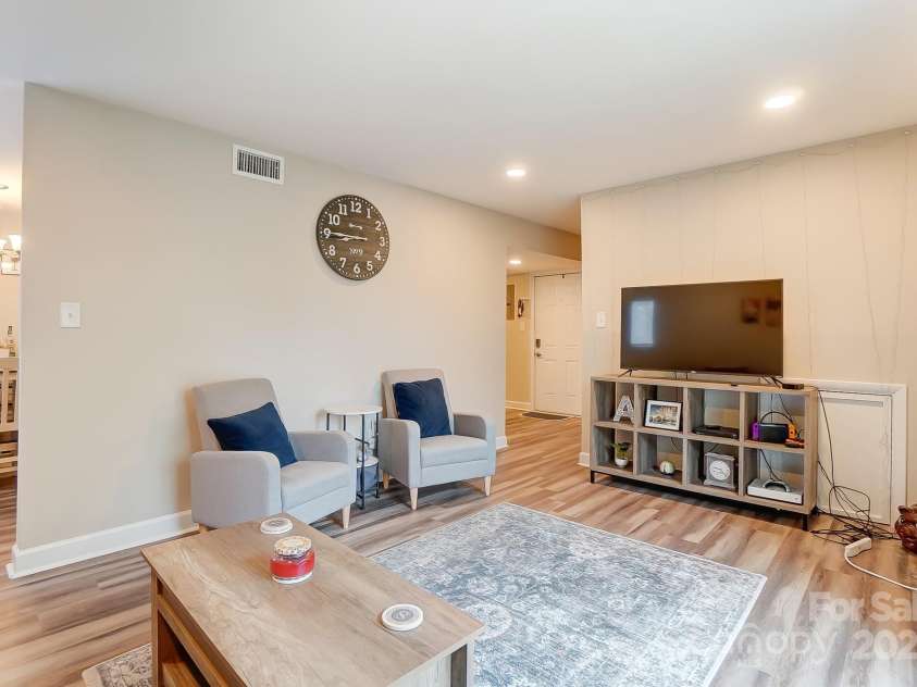 1605 Merry Oaks Road, Charlotte, NC 28205.  MLS# CAR4218519, YatesRealty ID 3666. 