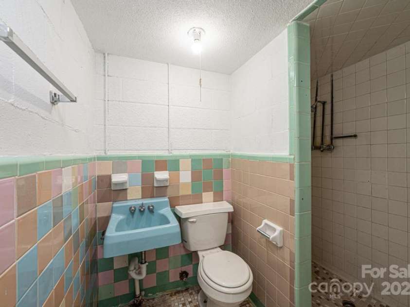 3398 Shamrock Heights, Hudson, NC 28638.  MLS# CAR4332297, YatesRealty ID 3666. Half bath in the basement.