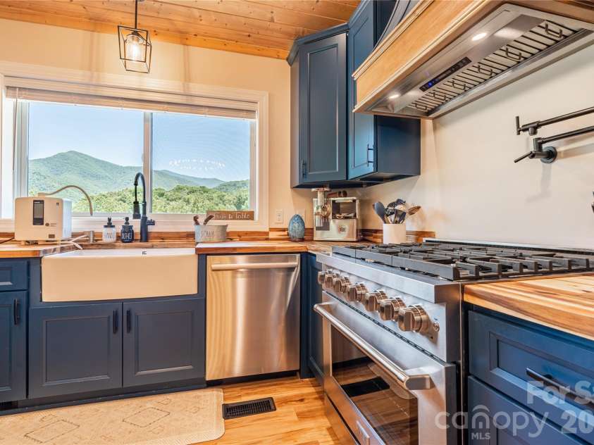 793 State Highway 197 South, Burnsville, NC 28714.  MLS# CAR4401366, YatesRealty ID 36660. Custom Kitchen
