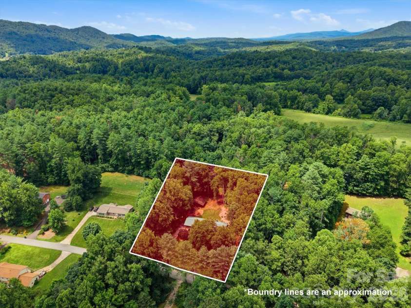 1125 Brockmore Drive, Lenoir, NC 28645.  MLS# CAR4384614, YatesRealty ID 36661. 