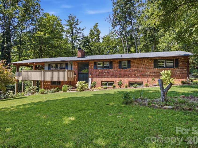1125 Brockmore Drive, Lenoir, NC 28645.  MLS# CAR4384614, YatesRealty ID 36661. 