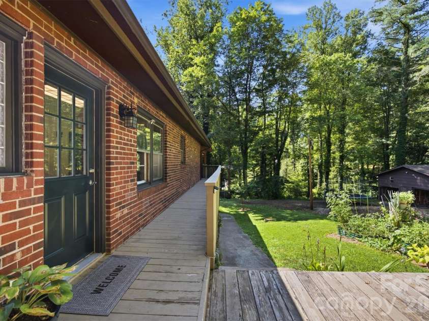 1125 Brockmore Drive, Lenoir, NC 28645.  MLS# CAR4384614, YatesRealty ID 36661. 
