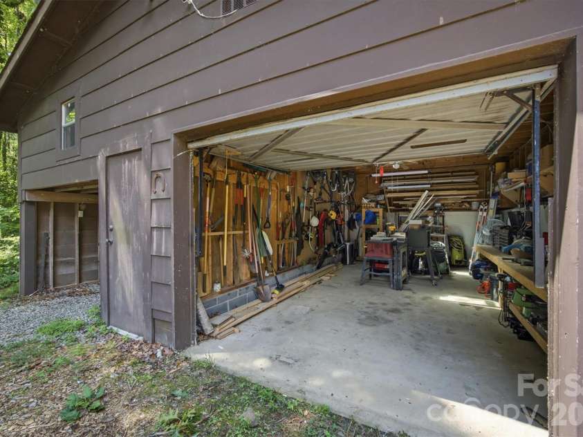 1125 Brockmore Drive, Lenoir, NC 28645.  MLS# CAR4384614, YatesRealty ID 36661. 