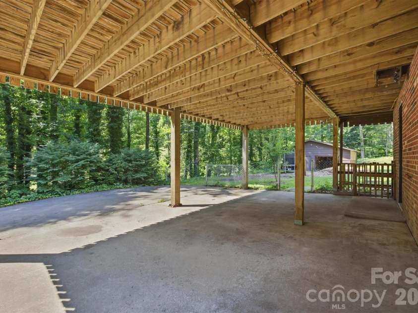 1125 Brockmore Drive, Lenoir, NC 28645.  MLS# CAR4384614, YatesRealty ID 36661. 
