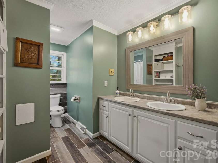 1125 Brockmore Drive, Lenoir, NC 28645.  MLS# CAR4384614, YatesRealty ID 36661. 