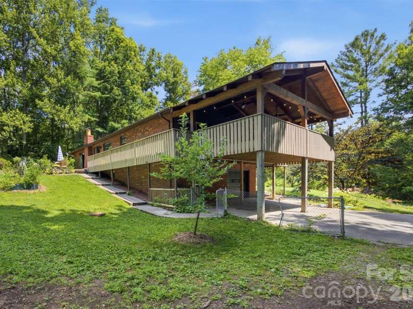 1125 Brockmore Drive, Lenoir, NC 28645.  MLS# CAR4384614, YatesRealty ID 36661. 