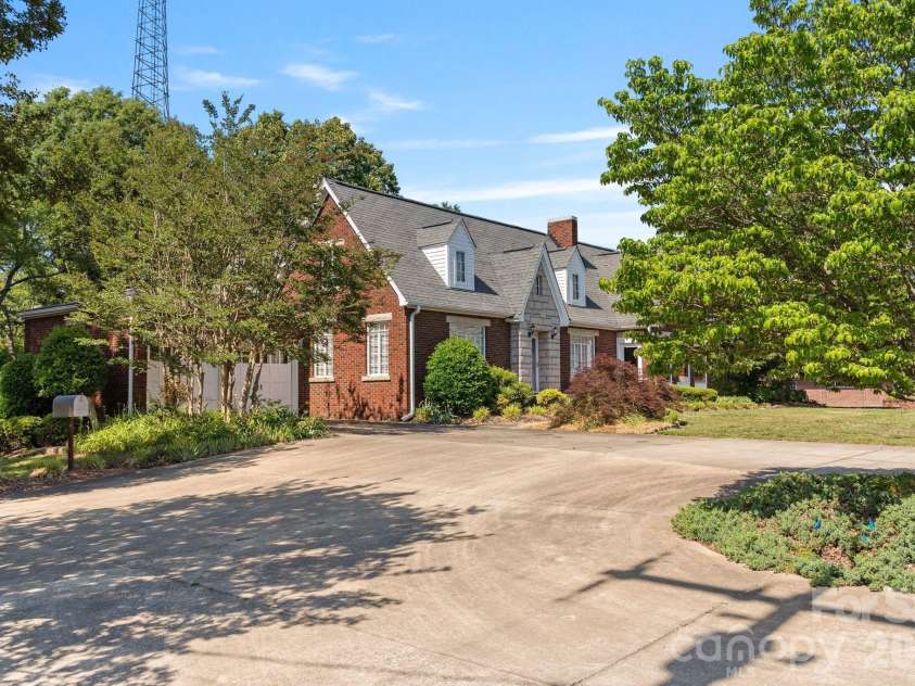 4255 NC Hwy 24/27 Highway, Midland, NC 28107.  MLS# CAR4403252, YatesRealty ID 36662. 