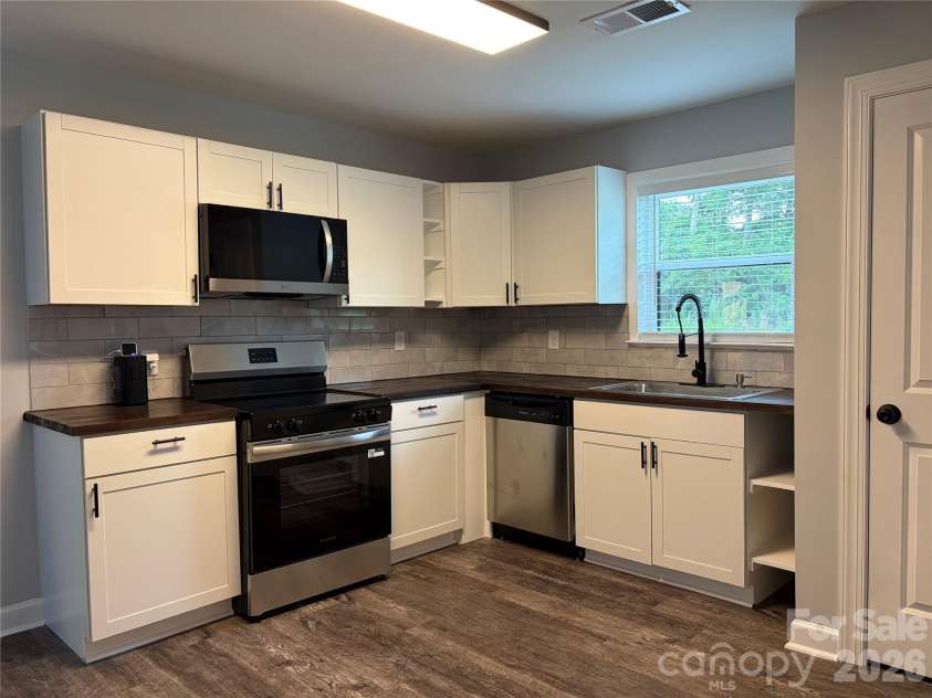 8761 Old Wire Road, Laurel Hill, NC 28351.  MLS# CAR4403641, YatesRealty ID 36664. 