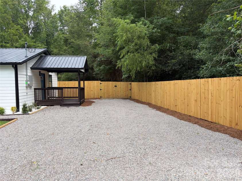 8761 Old Wire Road, Laurel Hill, NC 28351.  MLS# CAR4403641, YatesRealty ID 36664. 